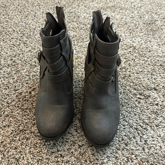 Brown booties - Picture 1 of 3